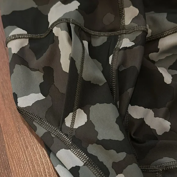 Athleta Lightning Camo 7/8 Tight in Super Sonic Size Medium Leggings - Picture 13 of 15